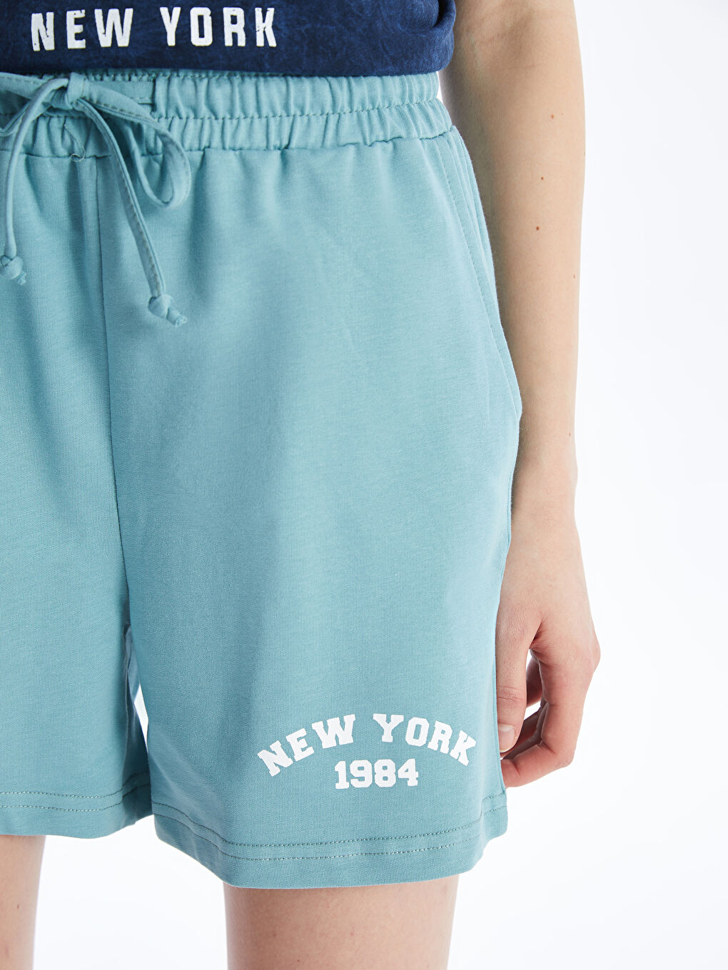 Yeşil Beli Bağcıklı Baskılı Kadın Şort-4