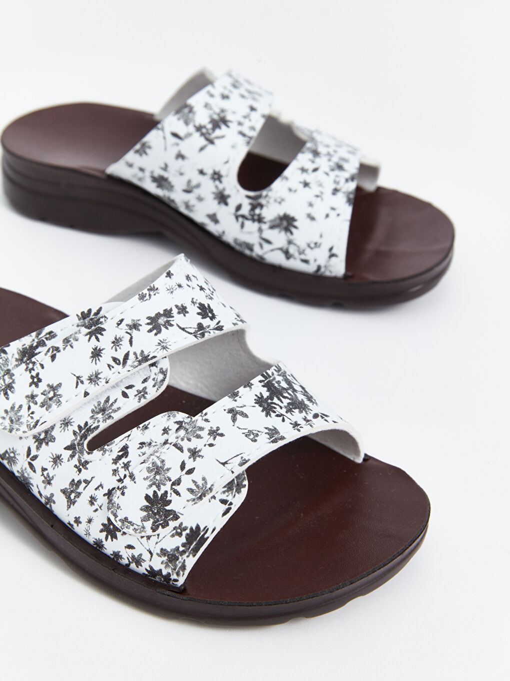 Beyaz Çiçek Baskılı Kız Çocuk Terlik-2