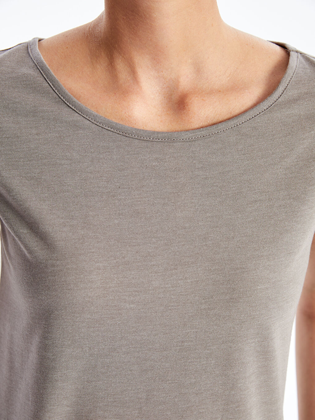 Bej Bisiklet Yaka Düz Kısa Kollu Kadın Tişört-3