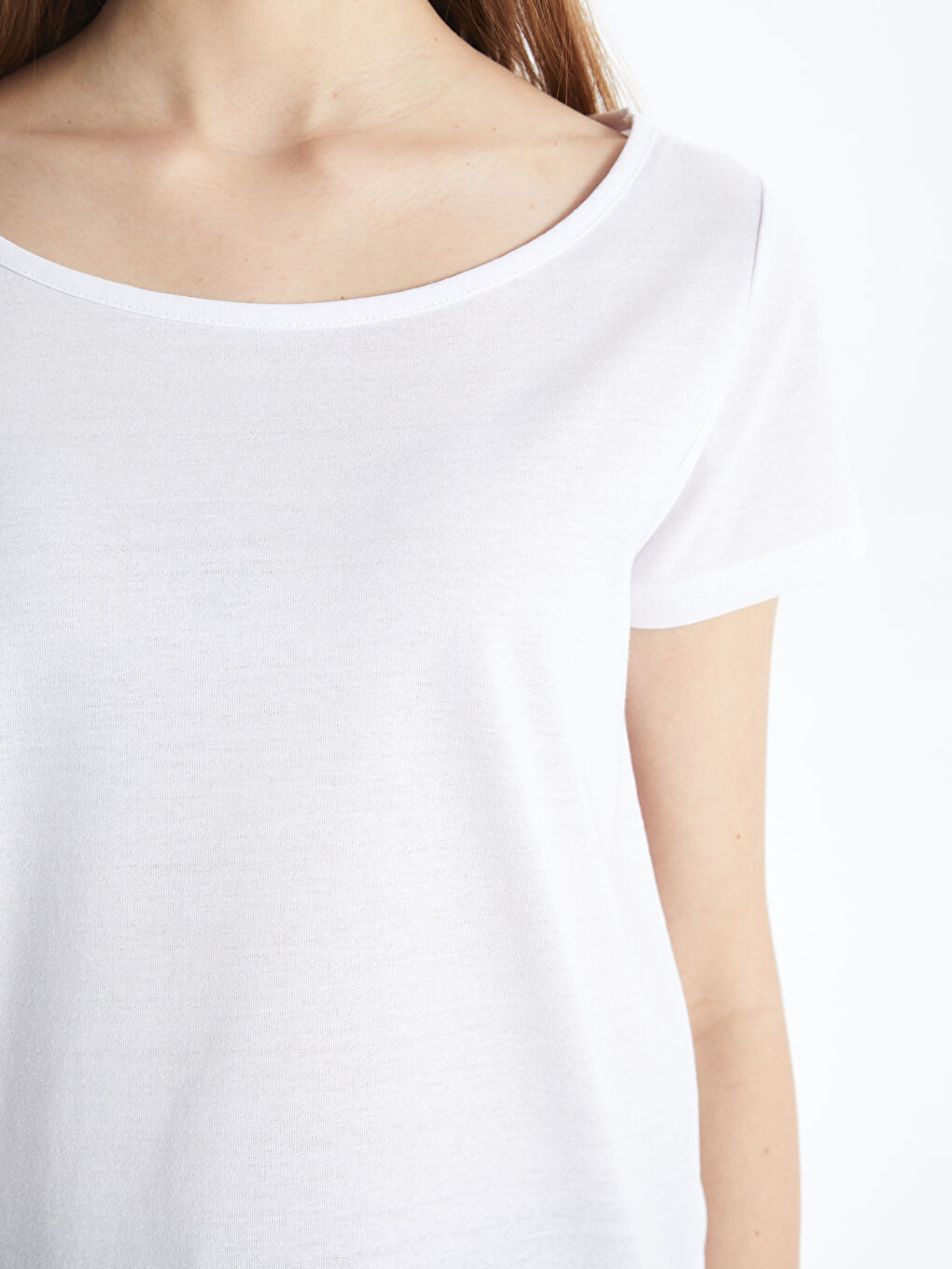 Beyaz Bisiklet Yaka Düz Kısa Kollu Kadın Tişört-3
