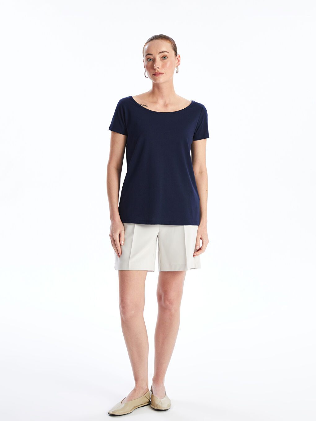 მრგვალი საყელო უბრალო მოკლე სახელო ქალებისთვის მაისური-2