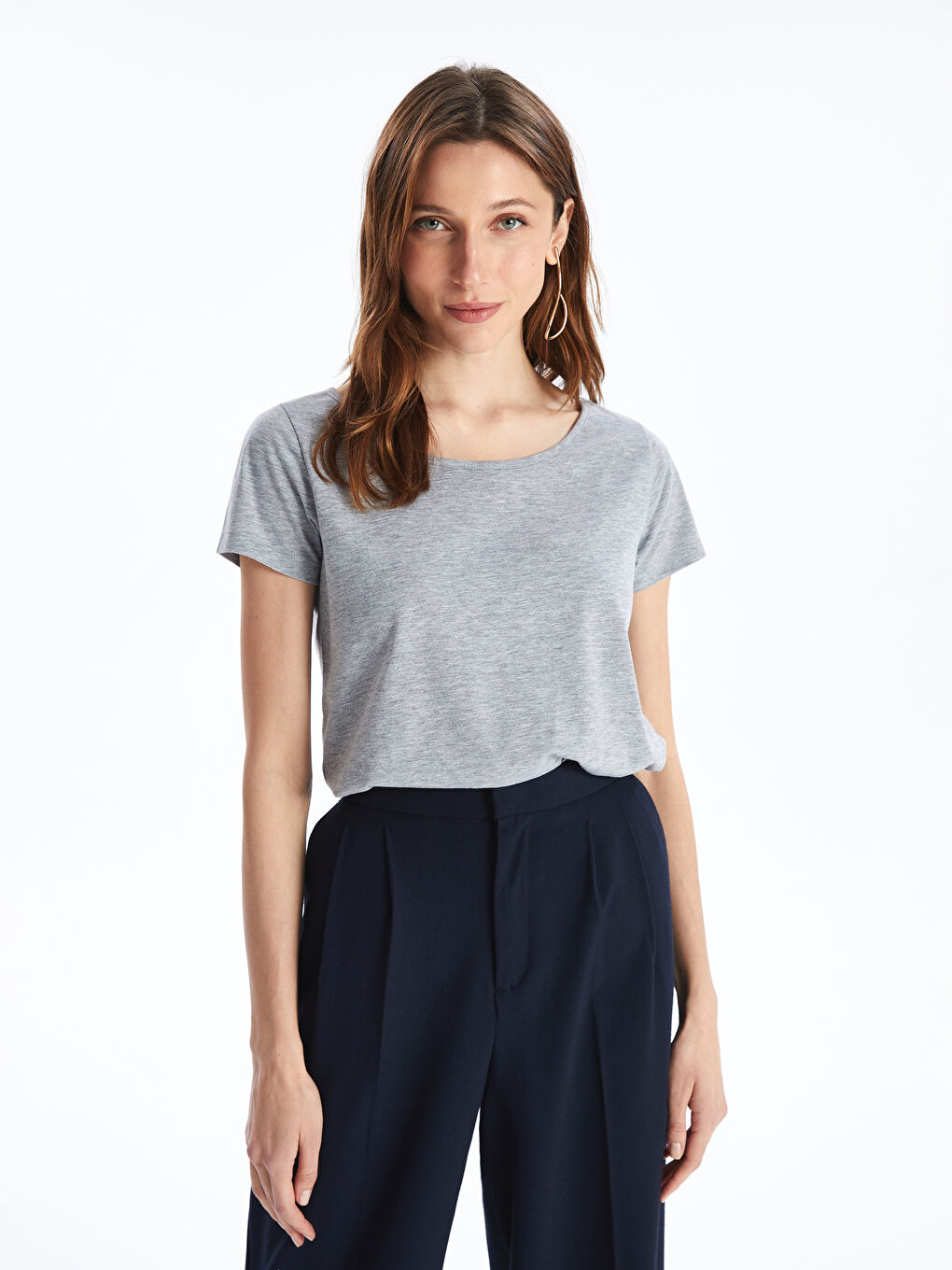 Gri Bisiklet Yaka Düz Kısa Kollu Kadın Tişört