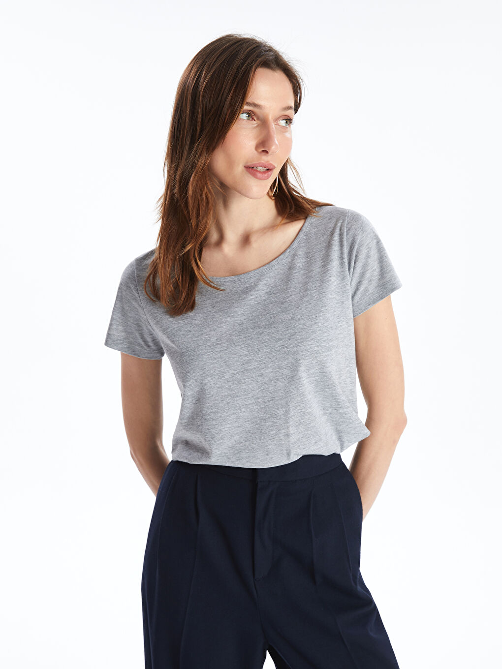 Gri Bisiklet Yaka Düz Kısa Kollu Kadın Tişört-1