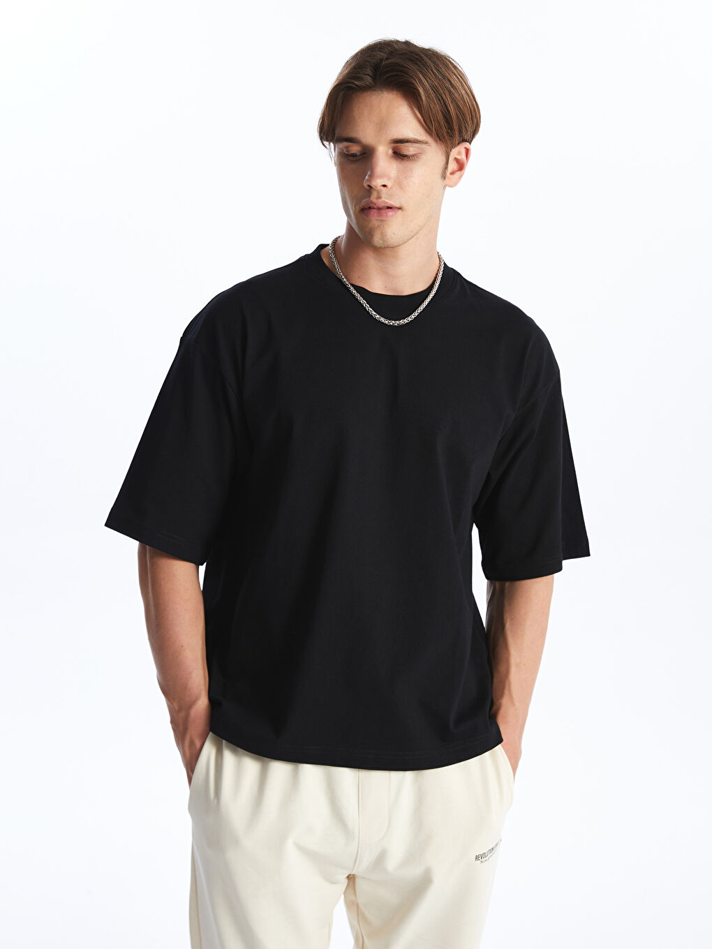 მრგვალი საყელო მოკლე სახელო მამაკაცის მაისური