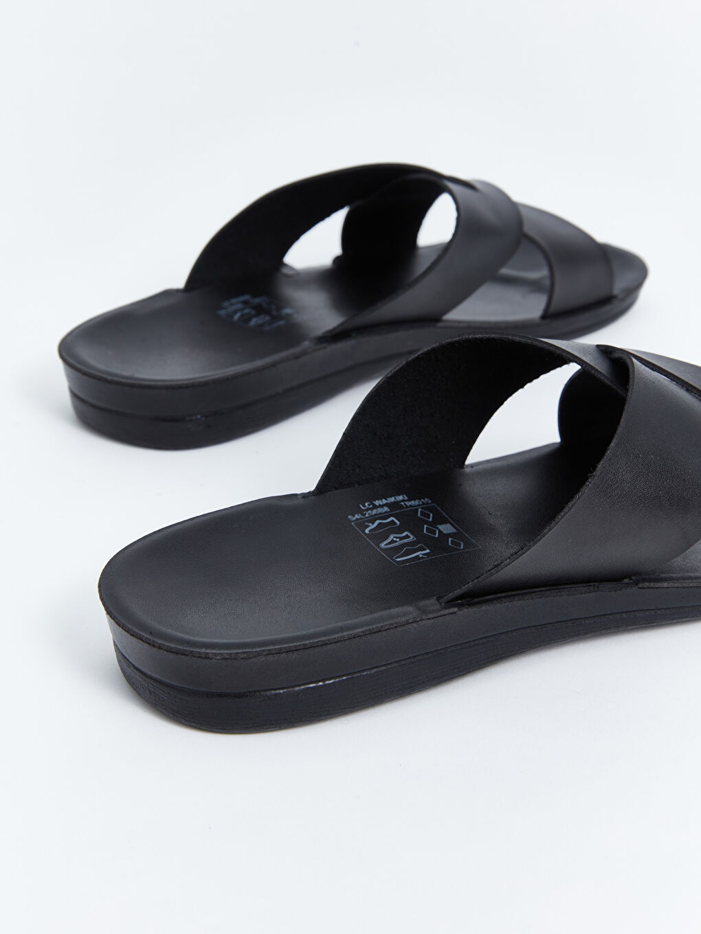 Siyah Deri Görünümlü Çapraz Bantlı Erkek Terlik-4