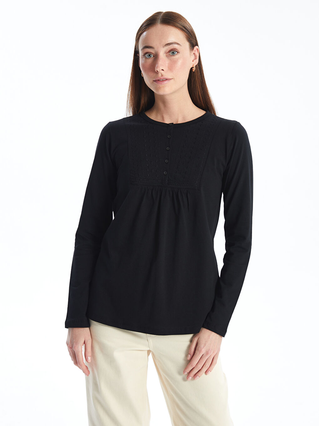 Siyah Bisiklet Yaka Nakışlı Uzun Kollu Kadın Bluz-1