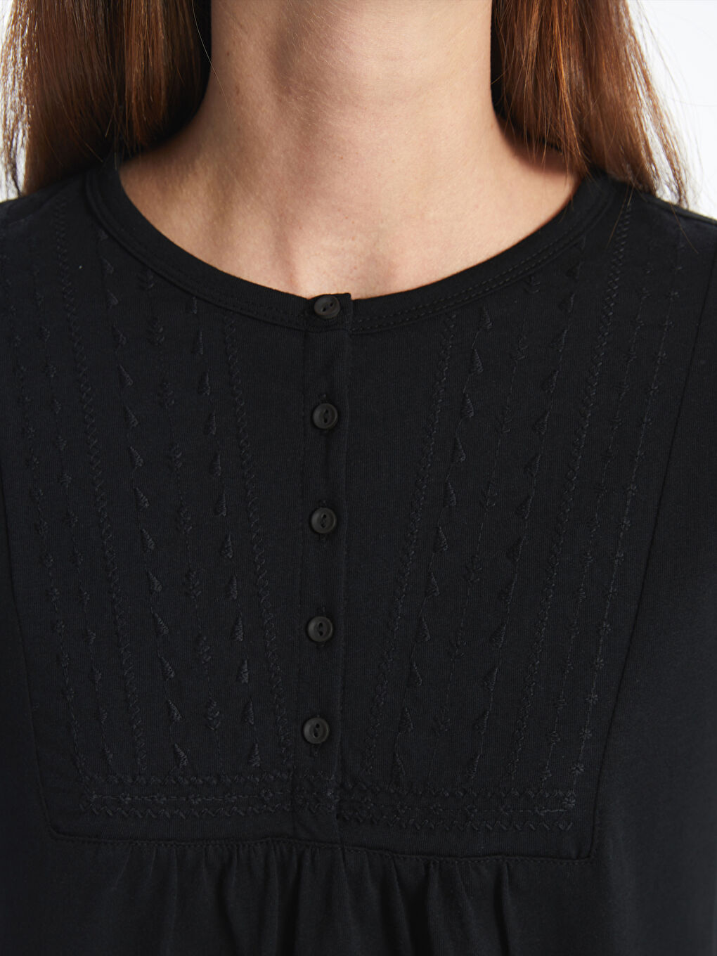 Siyah Bisiklet Yaka Nakışlı Uzun Kollu Kadın Bluz-3