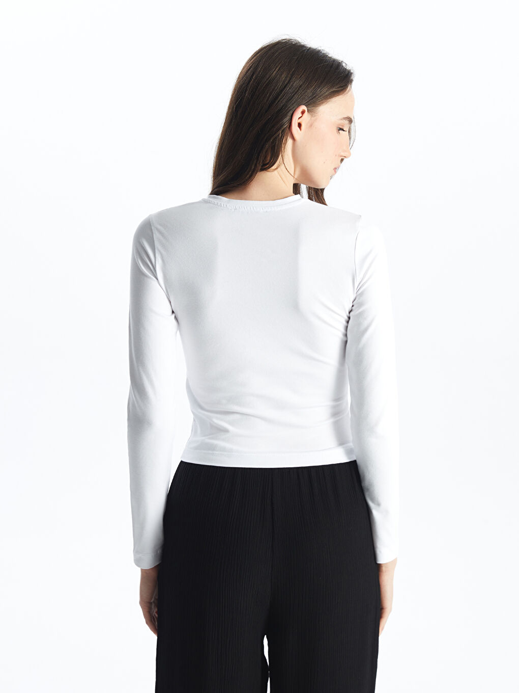 Beyaz Bisiklet Yaka Düz Uzun Kollu Kadın Tişört-4