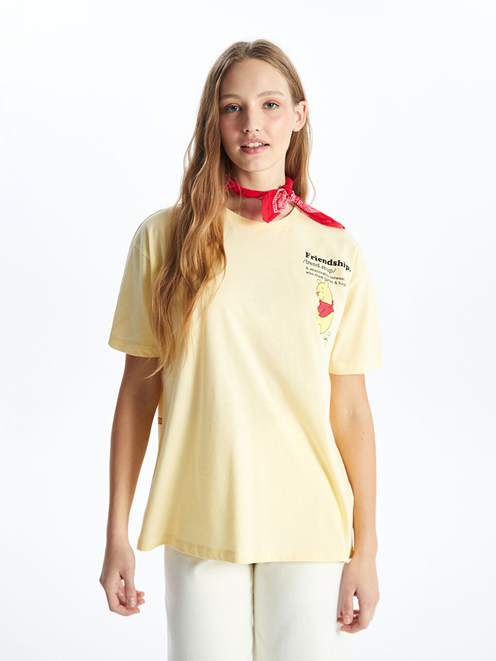 تي شيرت كم قصير مطبوع ياقة دائرية ويني ذا بوه للسيدات-1