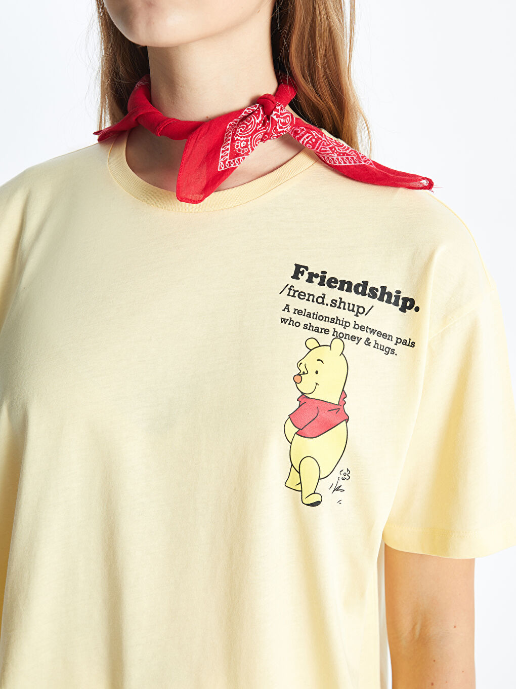 تي شيرت كم قصير مطبوع ياقة دائرية ويني ذا بوه للسيدات-3