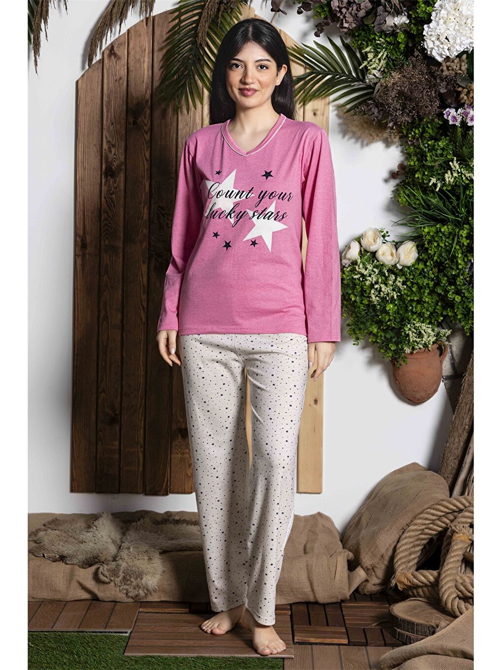 Pembe V Yaka Baskılı Kadın Pijama Takımı-1