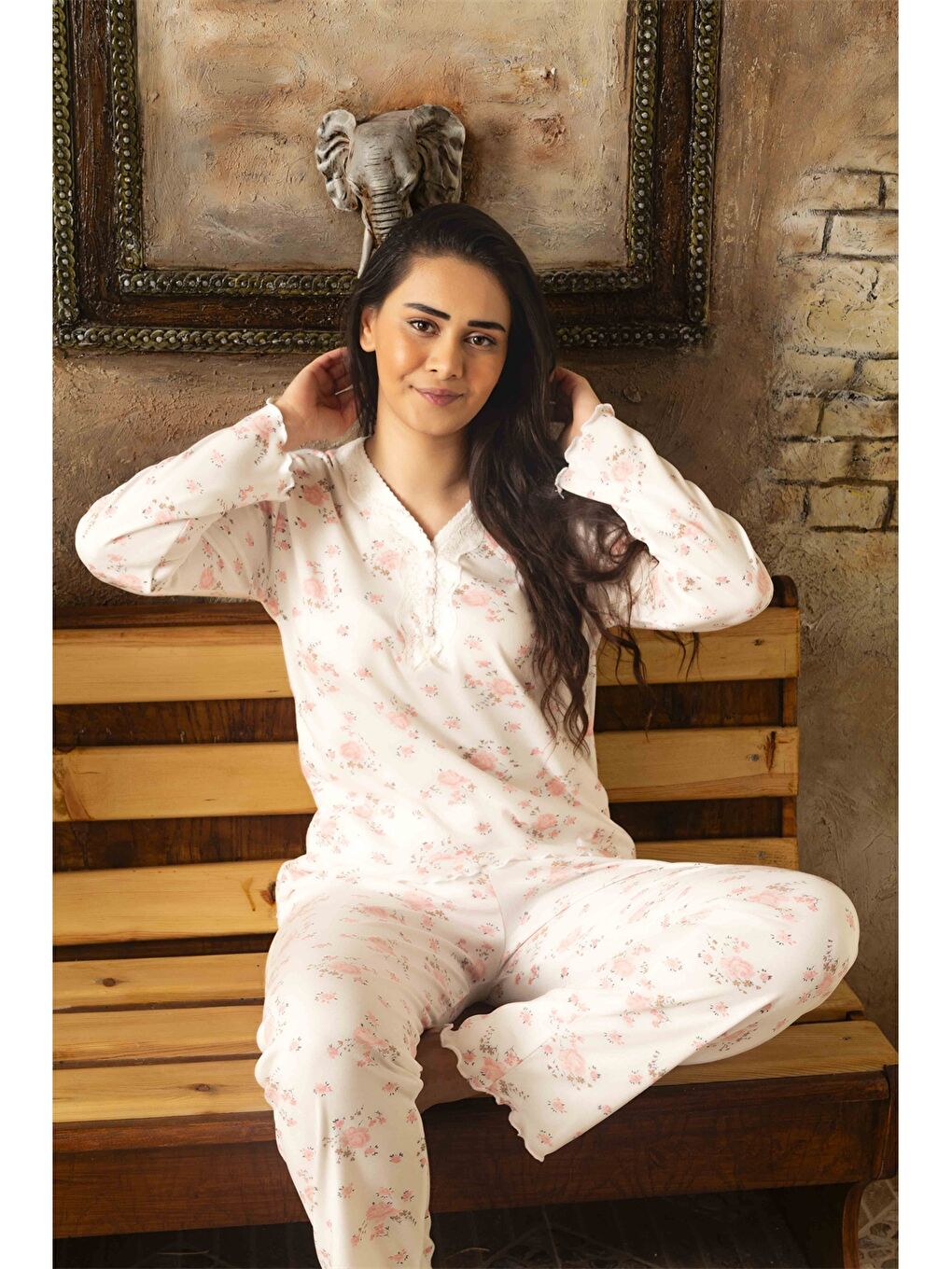 Beyaz V Yaka Kadın Pijama Takım