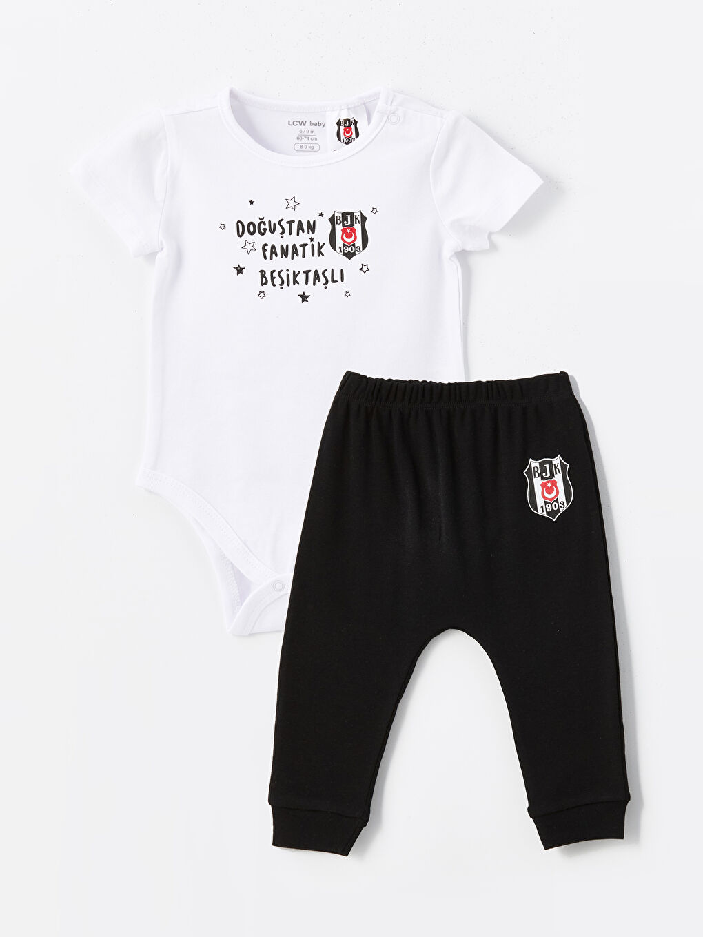 LCW baby Ekru Bisiklet Yaka Kısa Kollu Beşiktaş Baskılı Erkek Bebek Çıtçıtlı Body ve Pantolon 2'li Takım