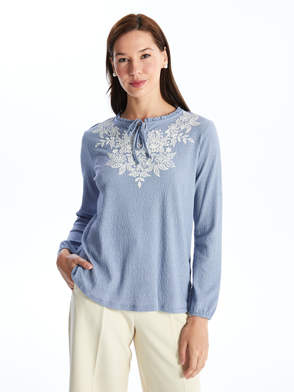 Mavi Bağlamalı Yaka Nakışlı Uzun Kollu Kadın Bluz-1