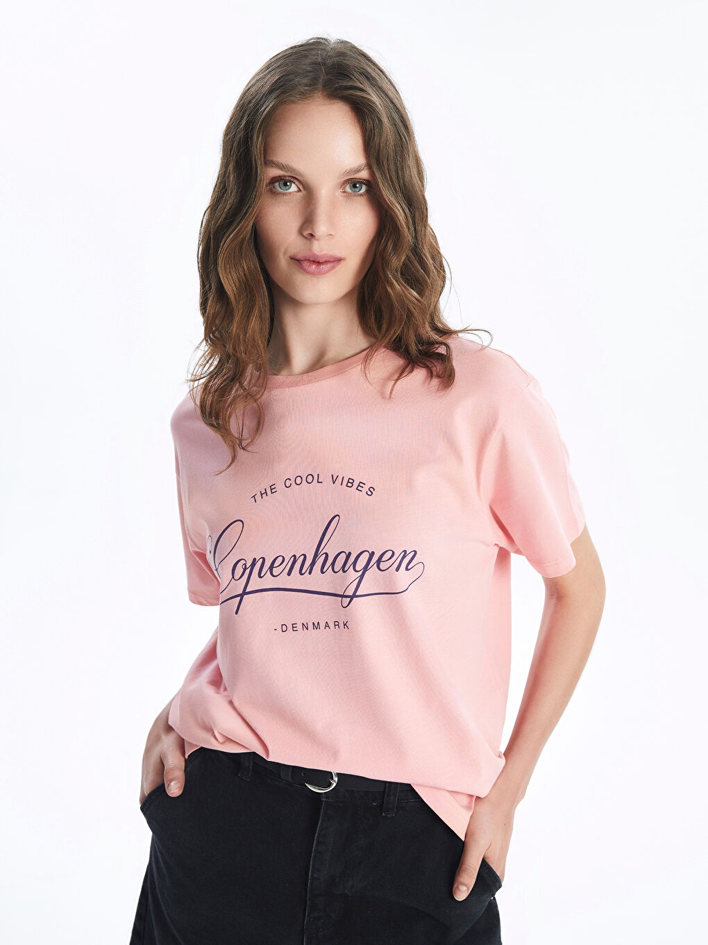 Pembe Bisiklet Yaka Baskılı Kısa Kollu Kadın Tişört-1