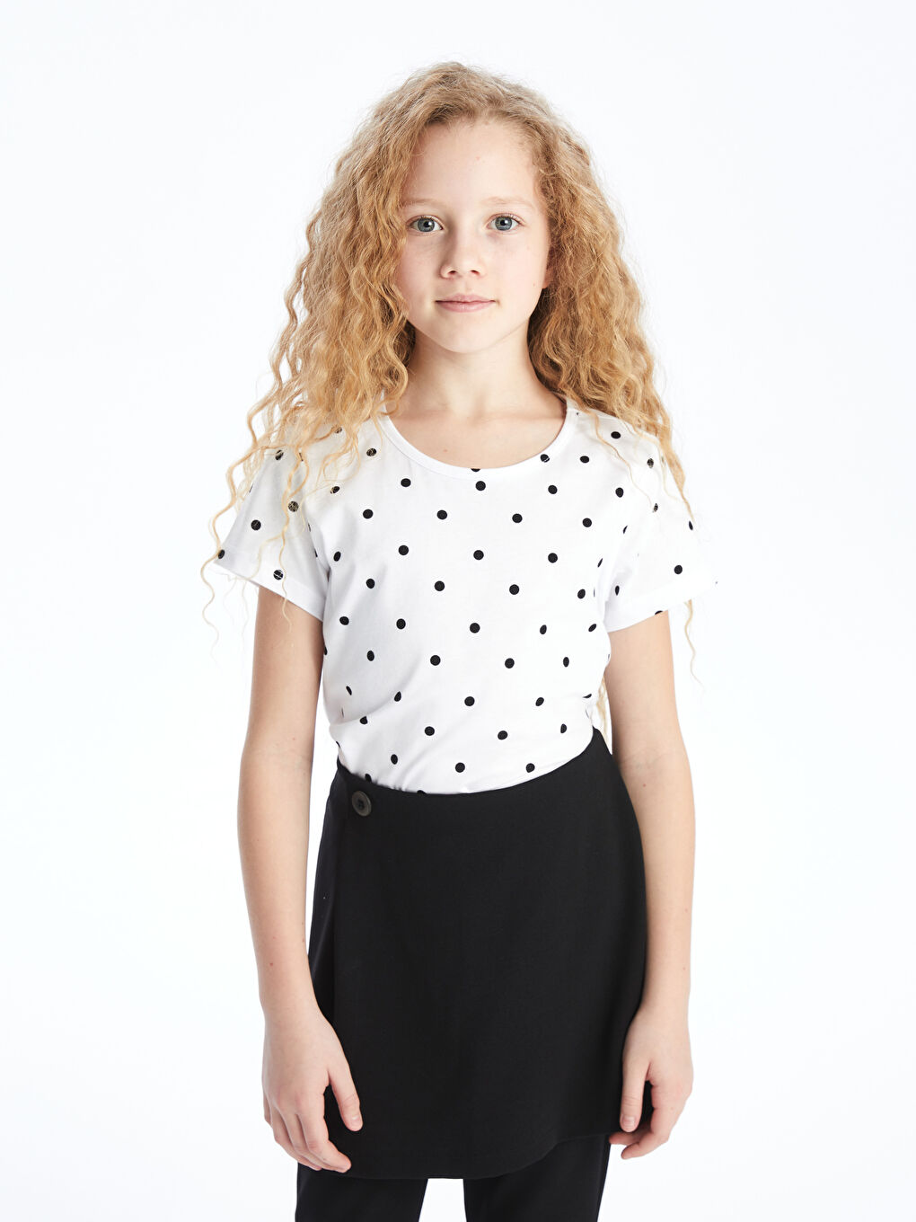 Beyaz Bisiklet Yaka Puantiyeli Kısa Kollu Kız Çocuk Tişört