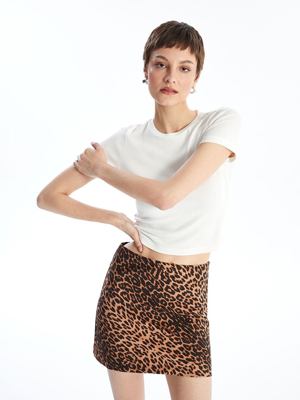 Ekru Bisiklet Yaka Düz Kısa Kollu Kadın Tişört