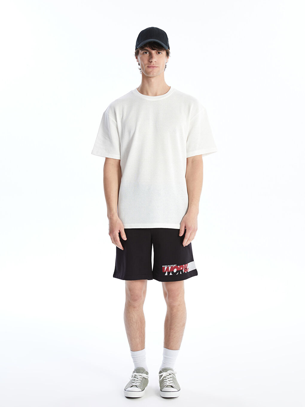 Siyah Beli Lastikli Baskılı Erkek Şort-1