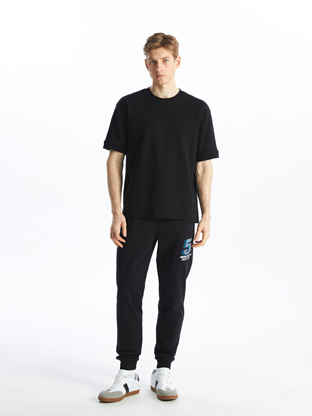 Siyah Standart Kalıp Erkek Jogger Eşofman Altı-1