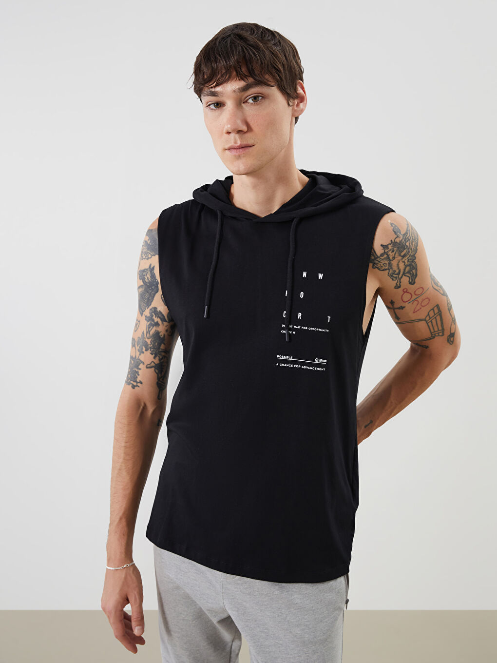 Siyah Kapüşonlu Baskılı Penye Erkek Kolsuz Tişört