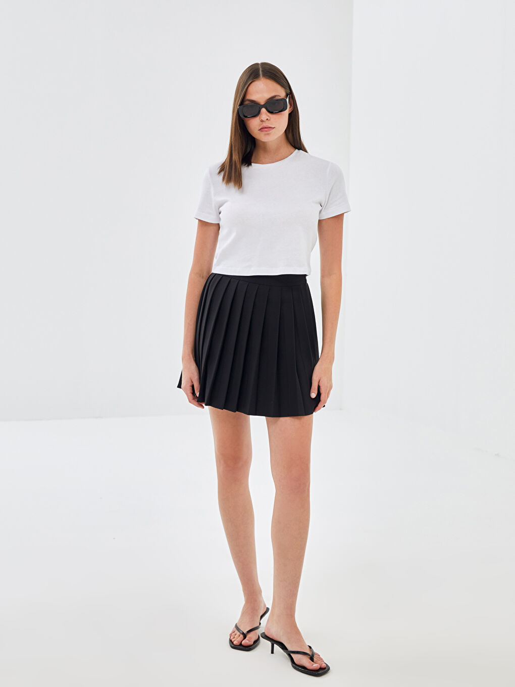 Siyah Beli Fermuarlı Kadın Pileli Etek