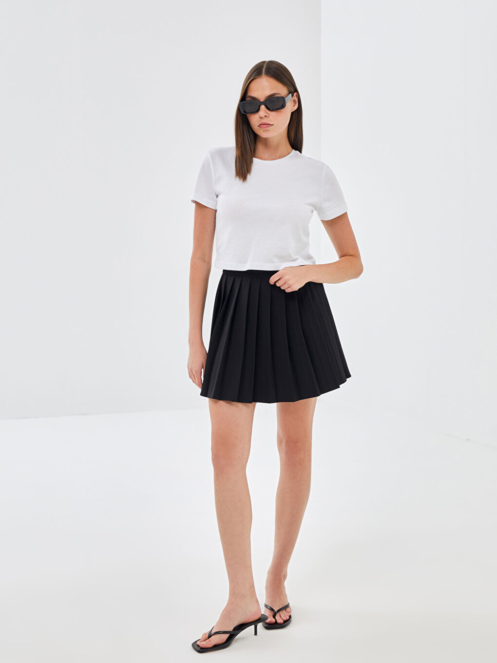 Siyah Beli Fermuarlı Kadın Pileli Etek-1