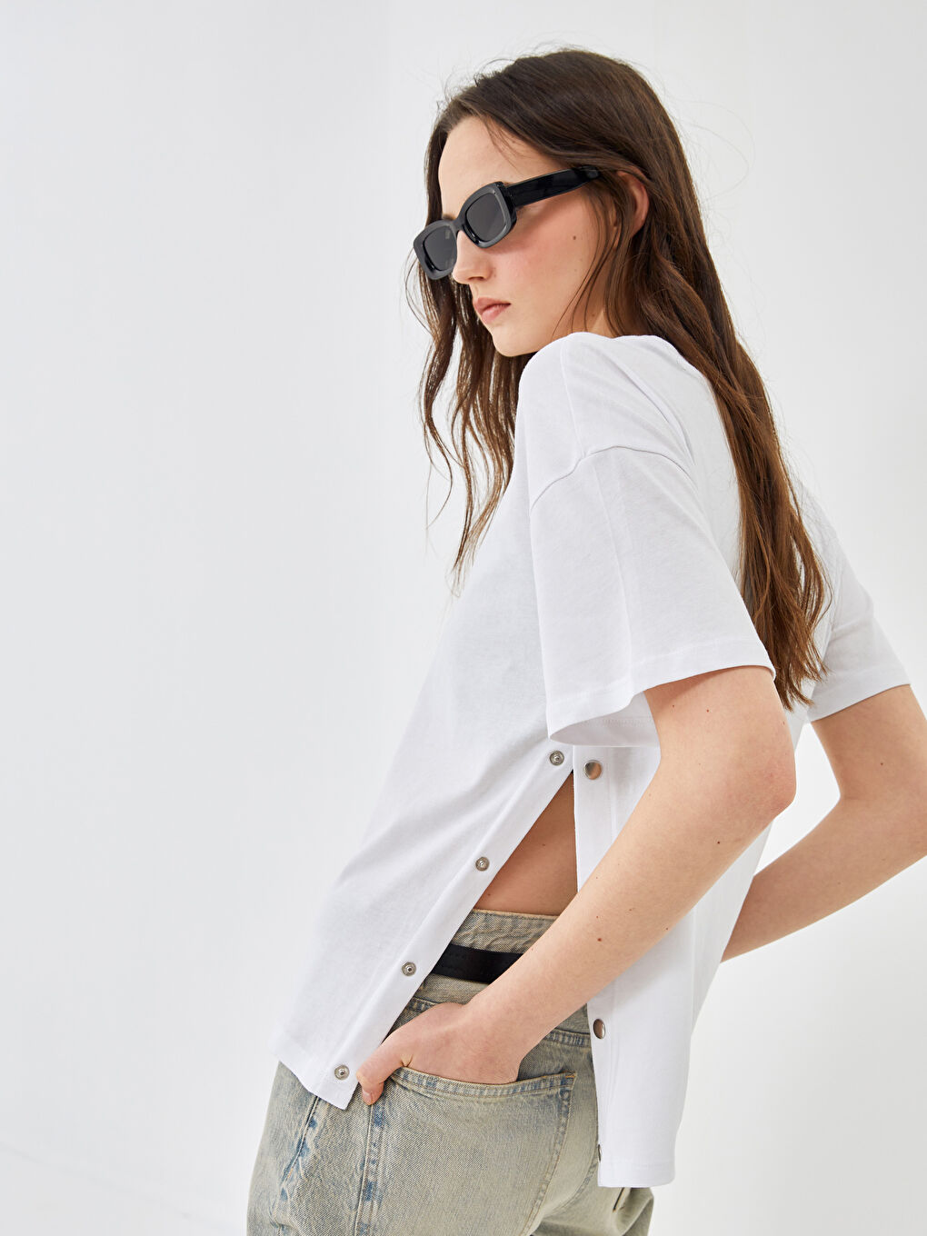 Beyaz Bisiklet Yaka Düz Kısa Kollu Kadın Tişört-1