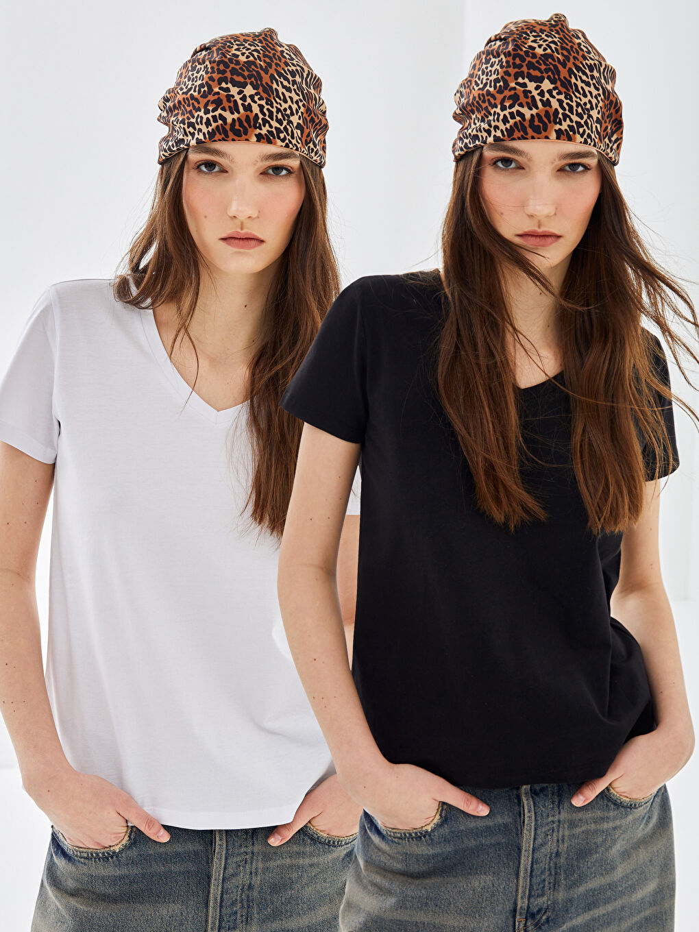 Siyah V Yaka Düz Kısa Kollu Kadın Tişört 2'li