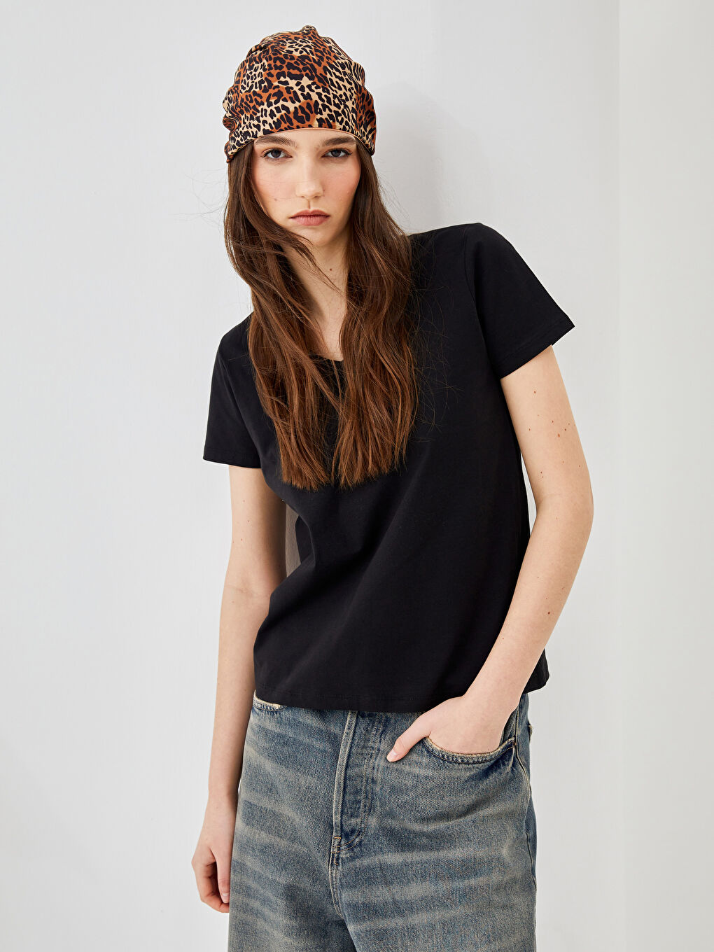 Siyah V Yaka Düz Kısa Kollu Kadın Tişört 2'li-1