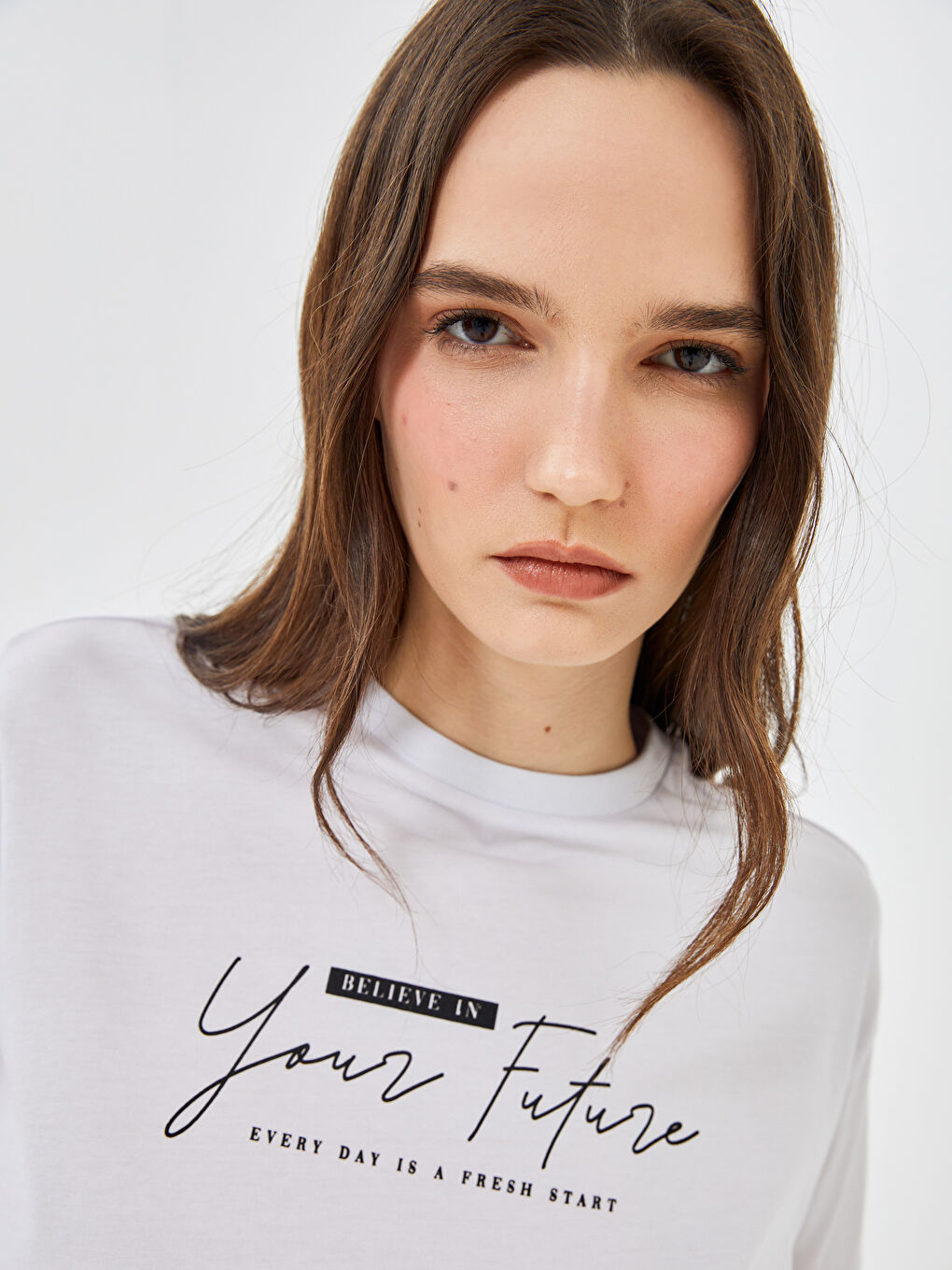 Beyaz Bisiklet Yaka Baskılı Kısa Kollu Oversize Kadın Tişört-1