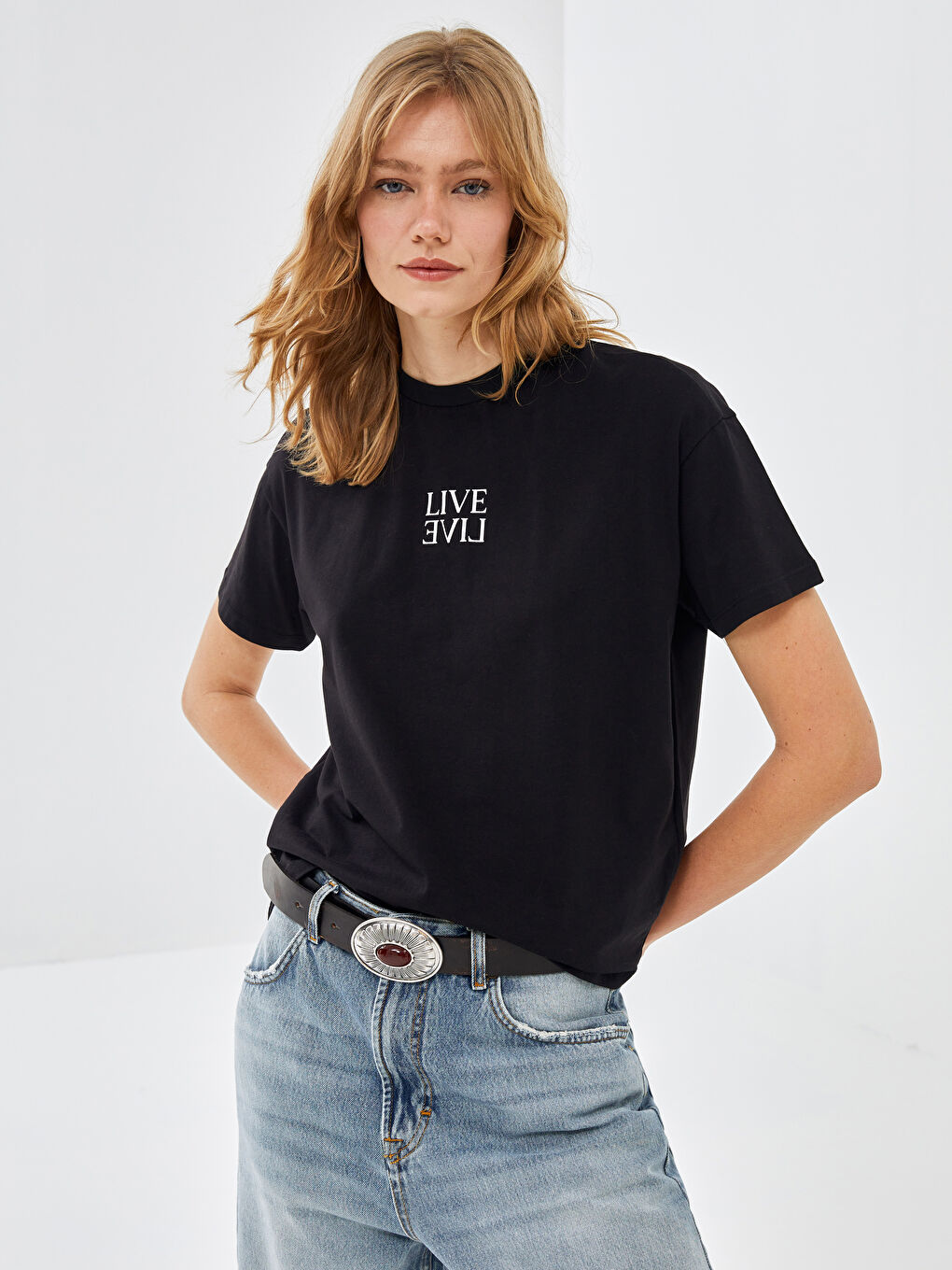 Siyah Bisiklet Yaka Baskılı Kısa Kollu Oversize Kadın Tişört-1