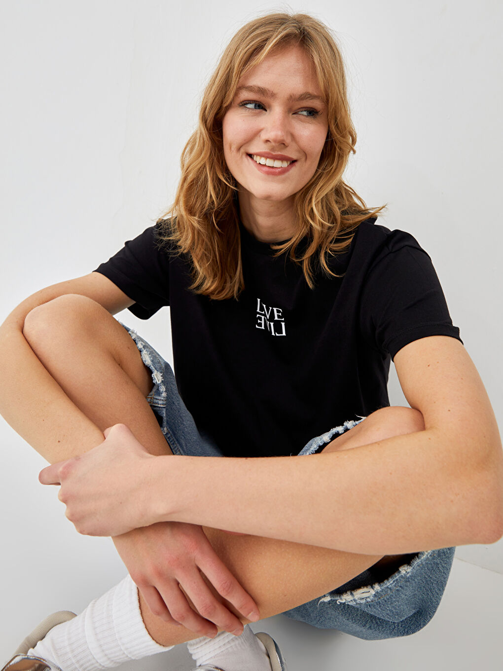 Siyah Bisiklet Yaka Baskılı Kısa Kollu Oversize Kadın Tişört-2