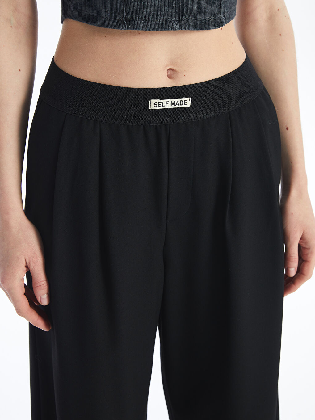 Siyah Beli Lastikli Baskılı Geniş Paça Kadın Pantolon-3