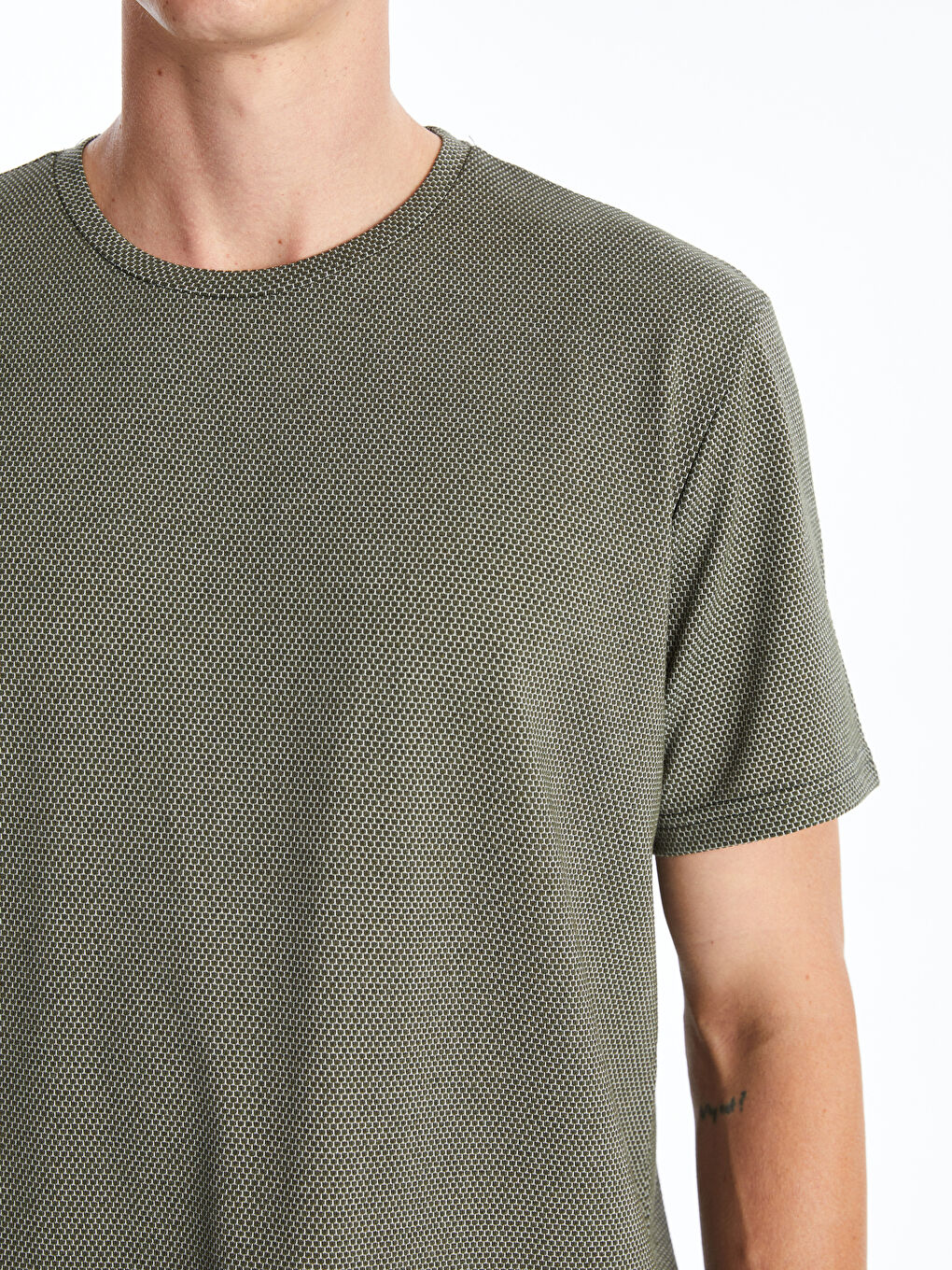 تي شيرت رجالي بكم قصير وكول مدور-2