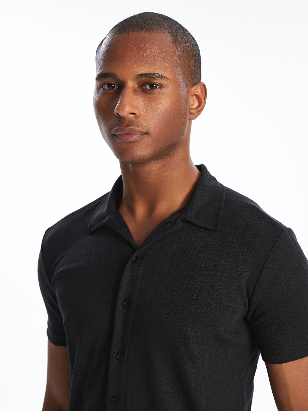 Siyah Standart Kalıp Kısa Kollu Erkek Gömlek