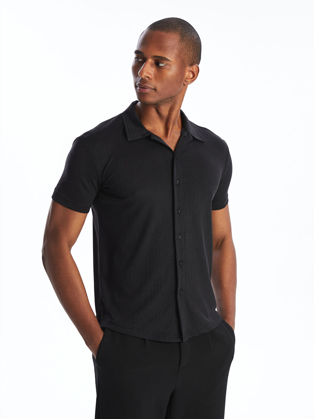 Siyah Standart Kalıp Kısa Kollu Erkek Gömlek-1