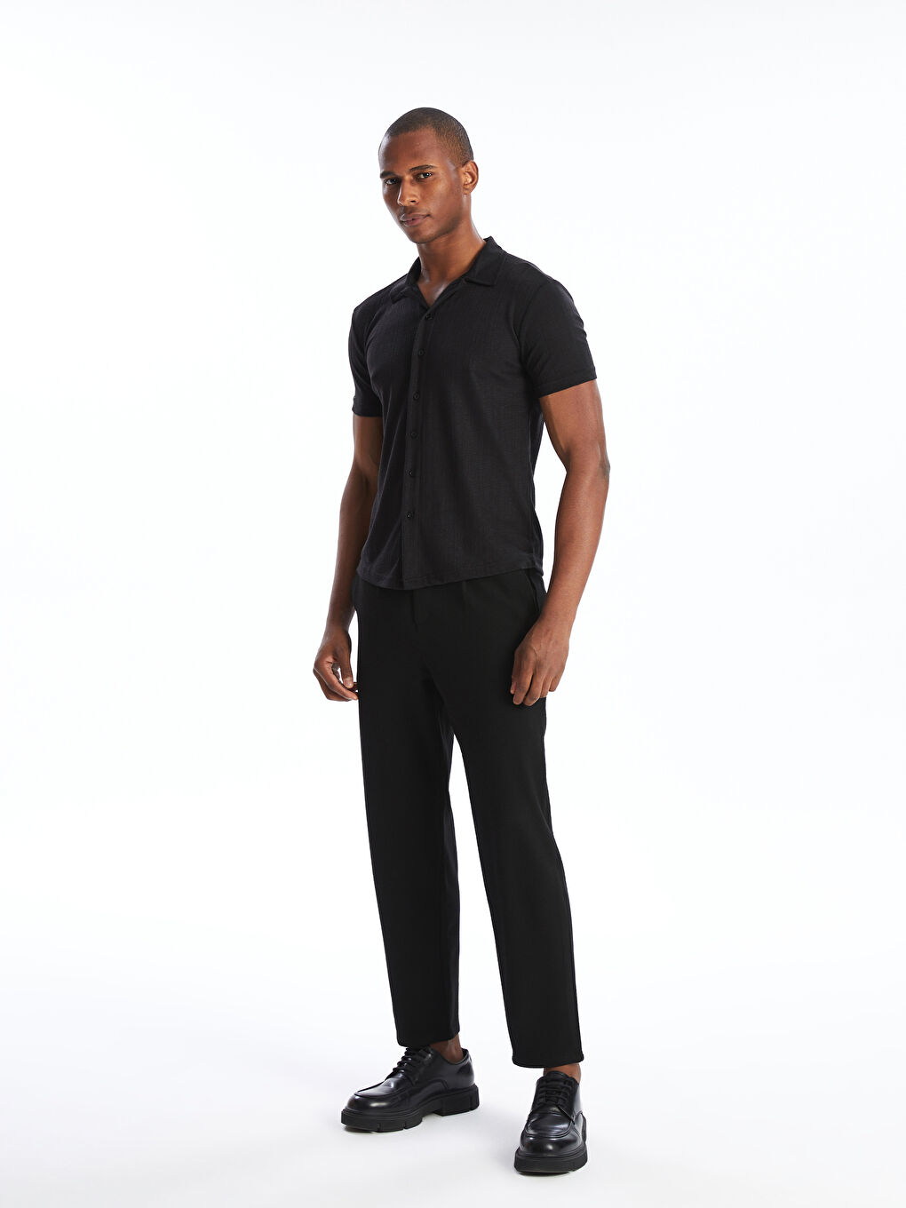 Siyah Standart Kalıp Kısa Kollu Erkek Gömlek-2