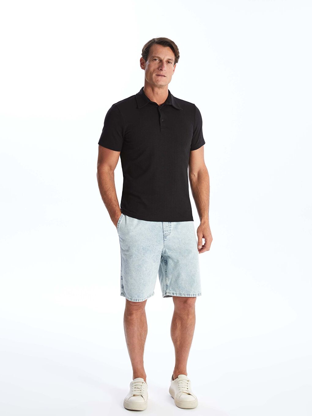 Siyah Düğmeli Polo Yaka Kısa Kollu Erkek Tişört-2