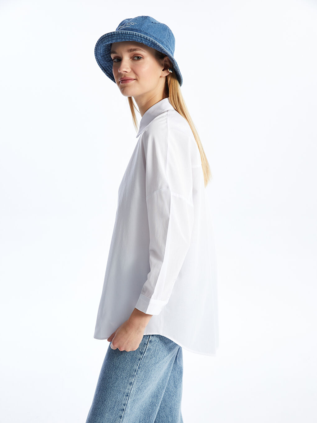 Beyaz Düz Uzun Kollu Oversize Kadın Gömlek-1