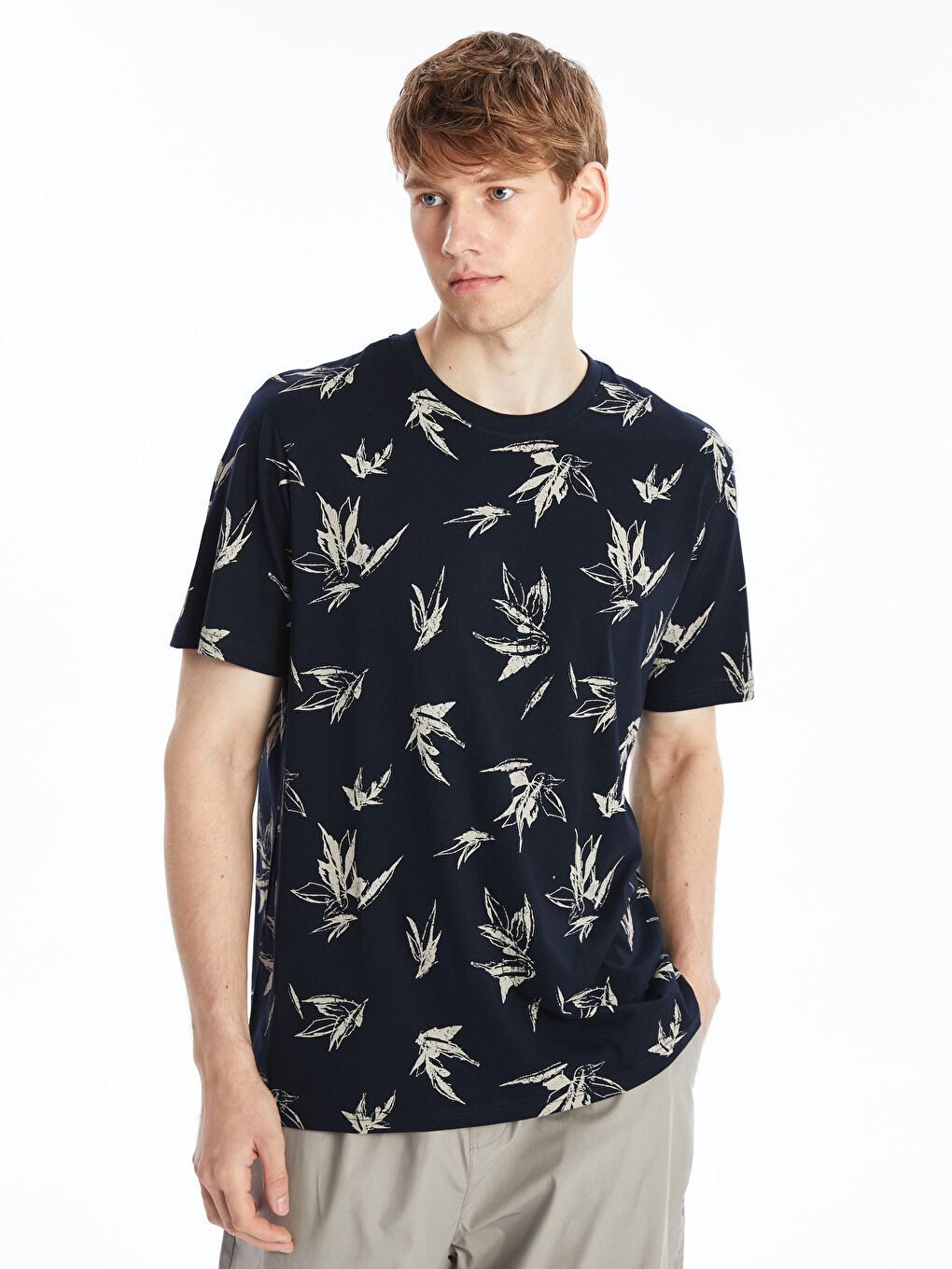 მრგვალი საყელო მოკლე სახელო ნიმუშიანი ჟერსი მამაკაცის მაისური