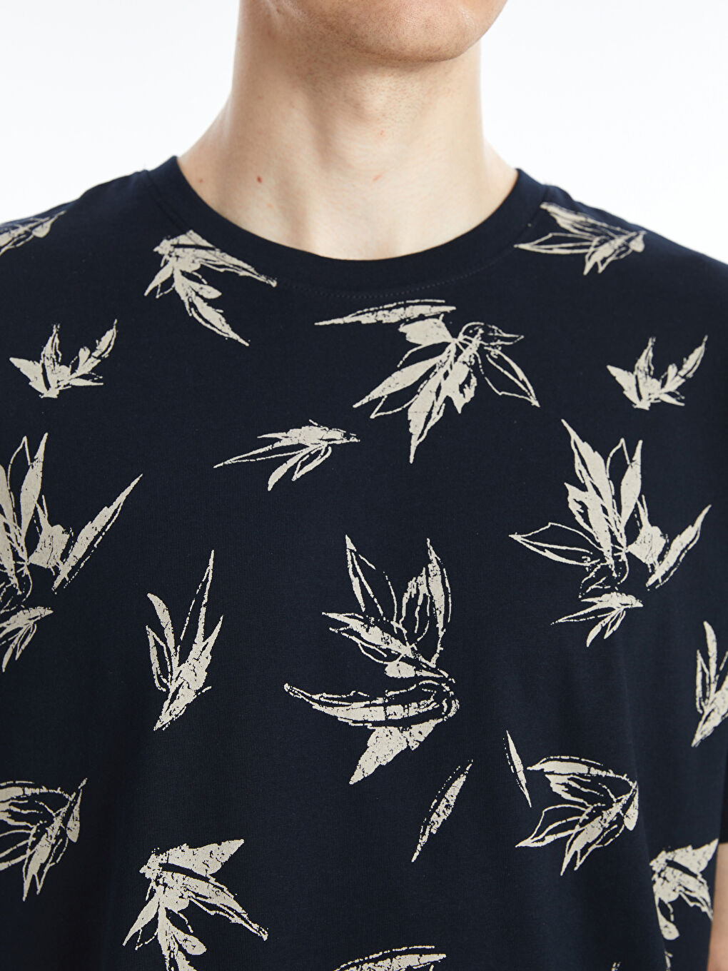 მრგვალი საყელო მოკლე სახელო ნიმუშიანი ჟერსი მამაკაცის მაისური-2