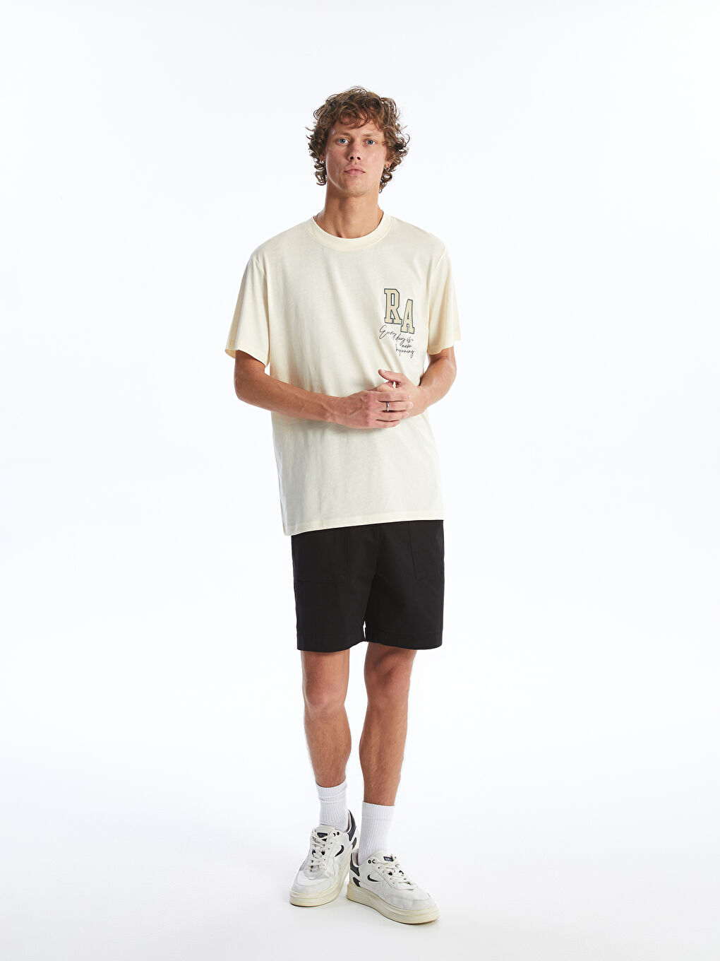 მრგვალი საყელო მოკლე სახელო ნაბეჭდი კომბინირებული ბამბის მამაკაცის მაისური-1