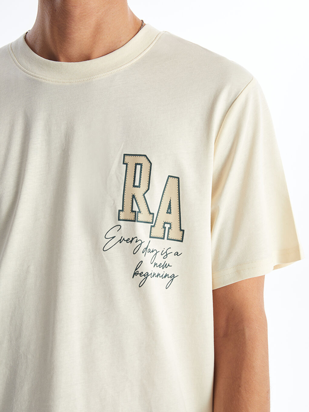 მრგვალი საყელო მოკლე სახელო ნაბეჭდი კომბინირებული ბამბის მამაკაცის მაისური-2