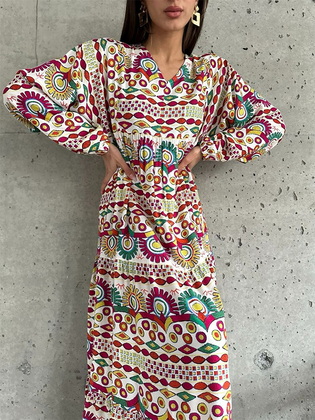 Beyaz V Yaka Baskılı Uzun Kollu Kadın Elbise-3