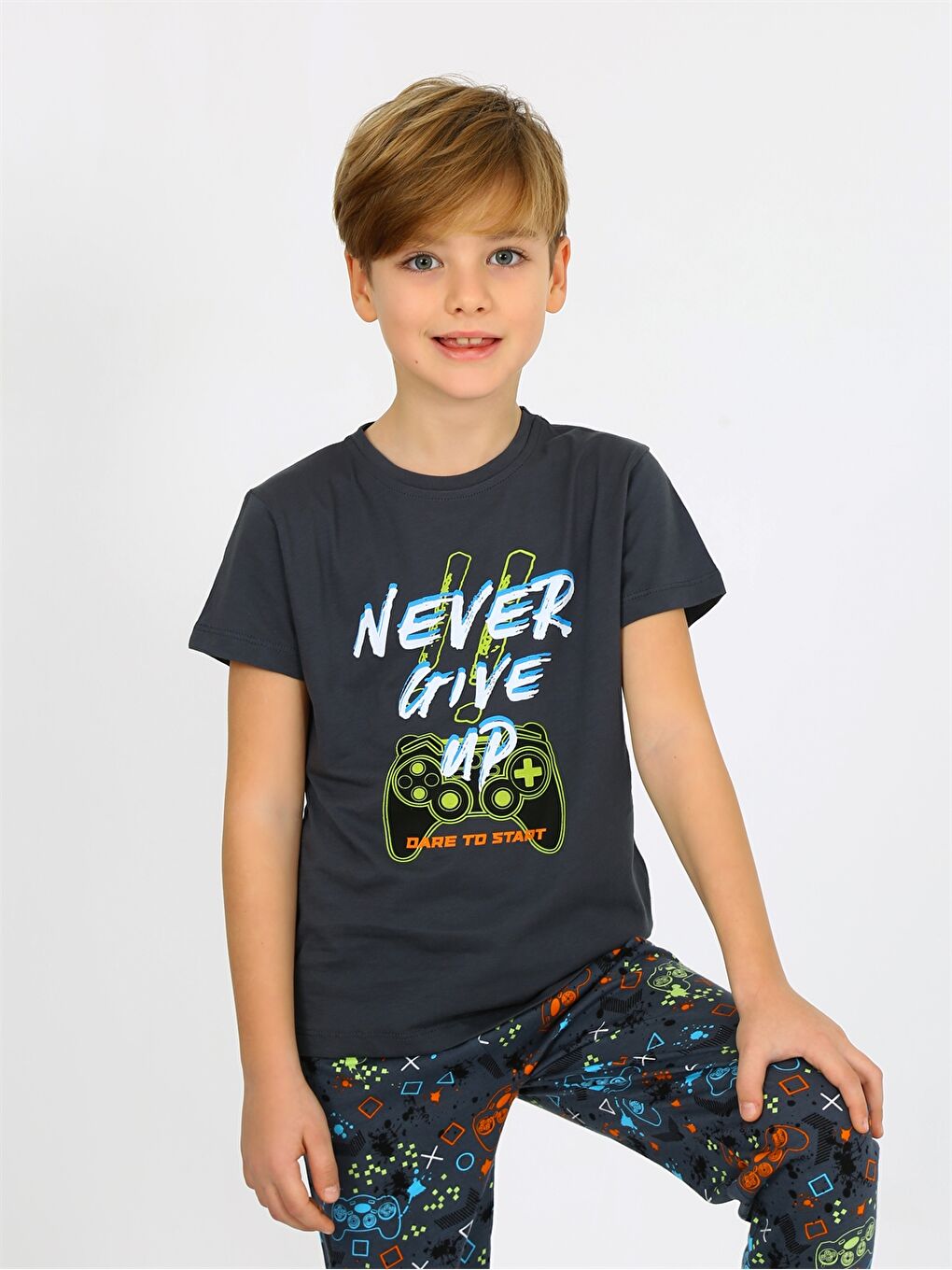 Antrasit Bisiklet Yaka Erkek Çocuk Pijama Takımı