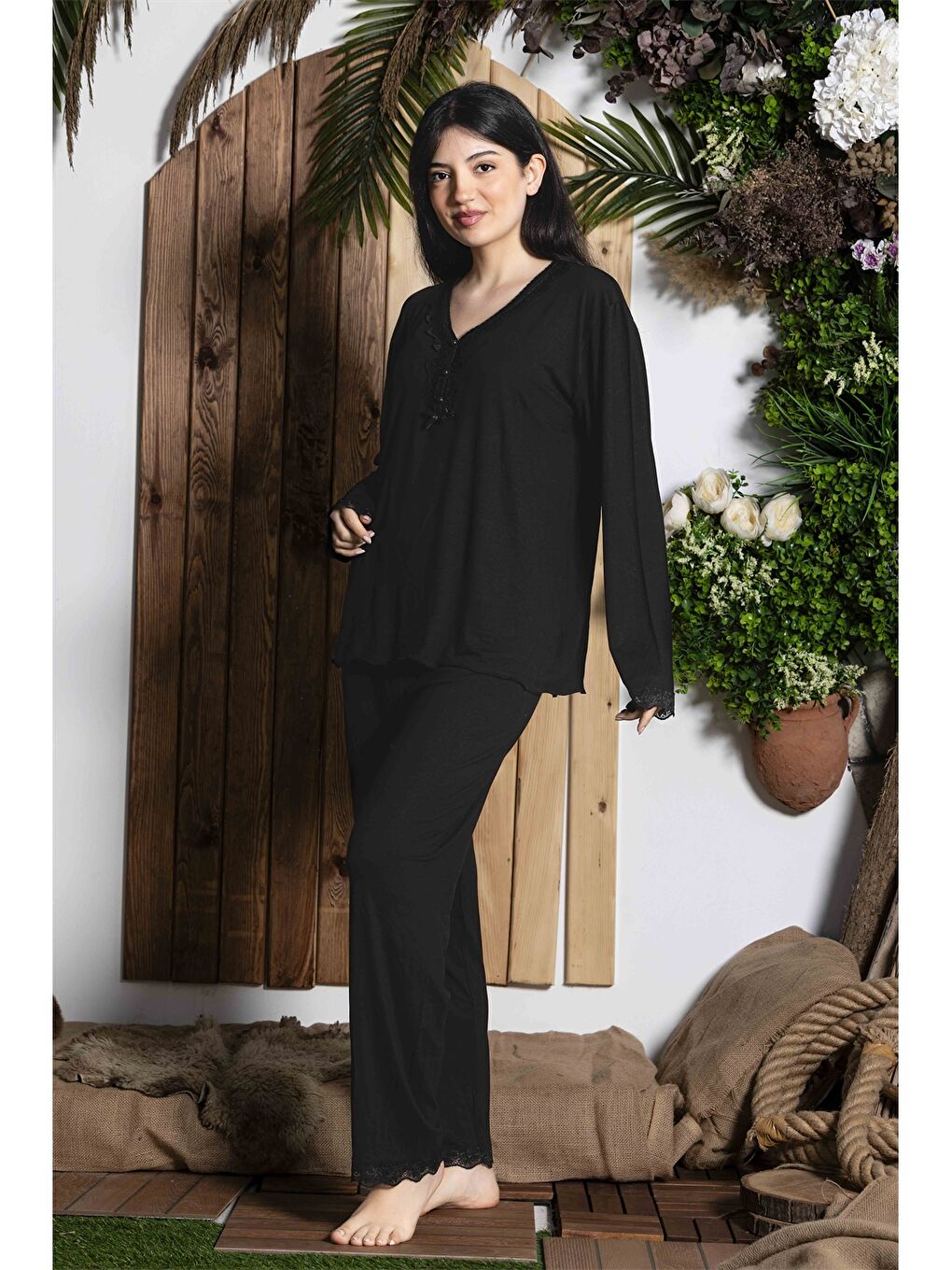 Siyah V Yaka Kadın Pijama Takım-1