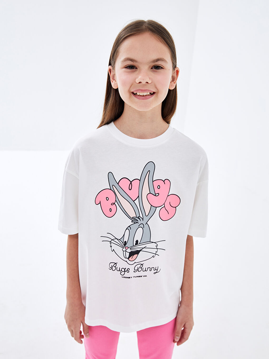 LCW Kids Ekru Bisiklet Yaka Bugs Bunny Baskılı Kısa Kollu Kız Çocuk Tişört