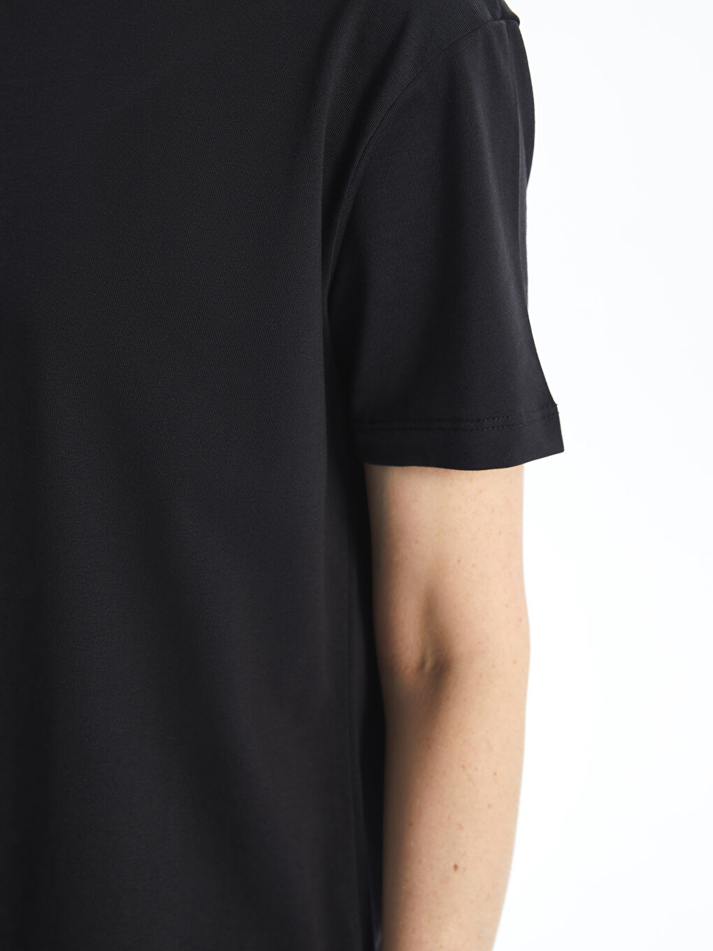 Siyah Bisiklet Yaka Düz Kısa Kollu Oversize Kadın Tişört-3
