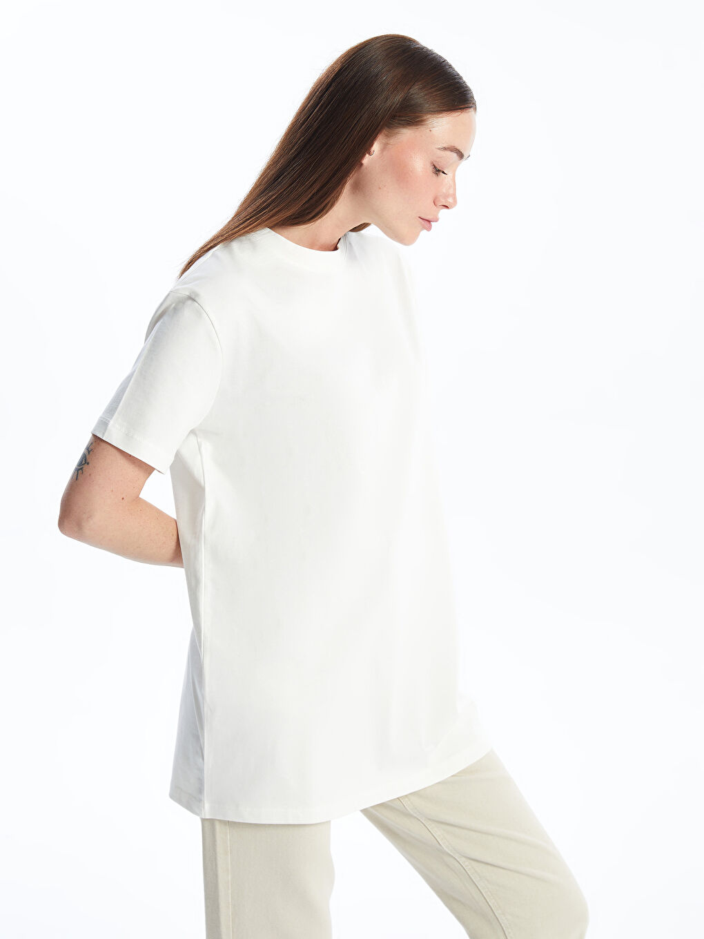 Ekru Bisiklet Yaka Düz Kısa Kollu Oversize Kadın Tişört-1
