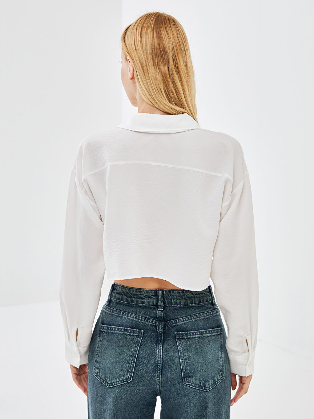 Beyaz Düz Uzun Kollu Crop Kadın Gömlek-4